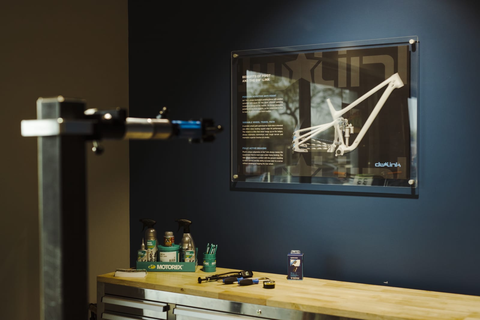 Lobby Toolstand
