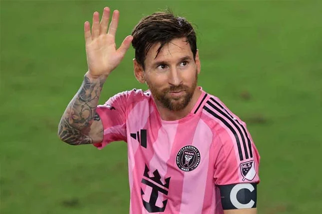 রোনালদোর পর ৯০০ গোলের ক্লাবে মেসি