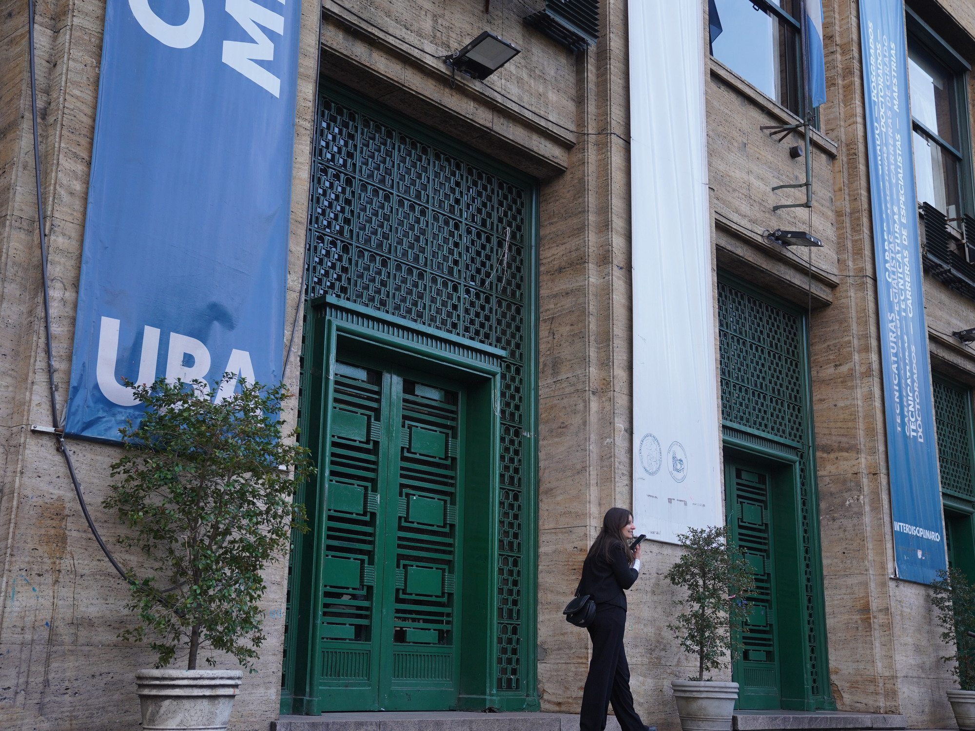 Docentes universitarios convocan a un paro nacional de 24 horas por reclamos salariales y financiamiento