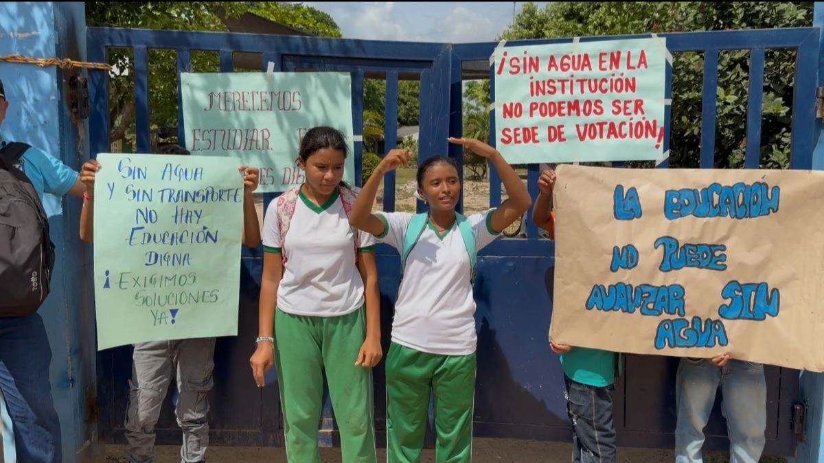 Estudiantes en Galeras (Sucre) enfrentan graves carencias de agua y transporte escolar