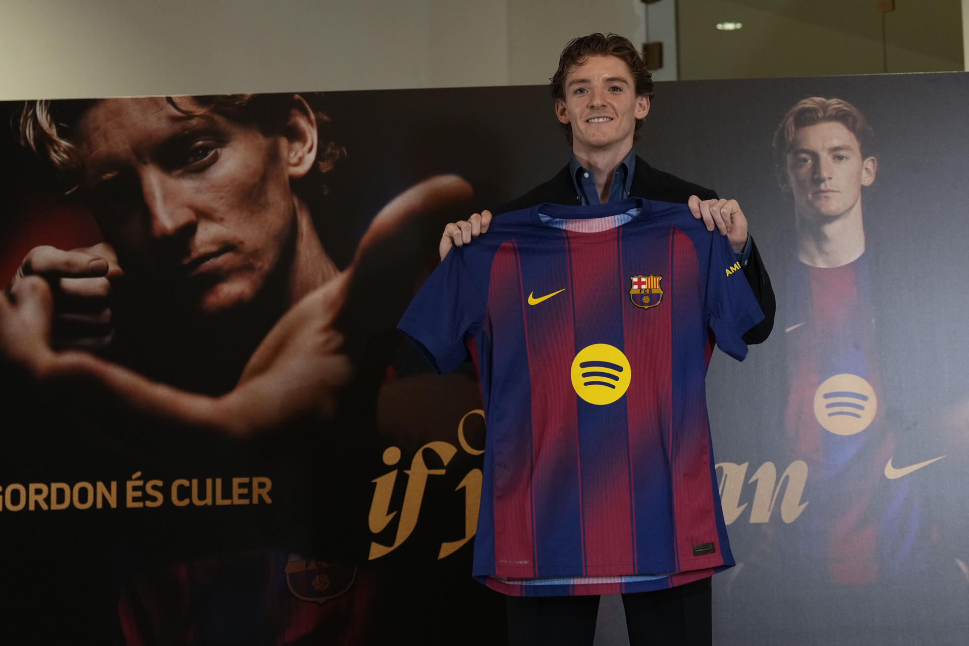 El FC Barcelona incorpora a Anthony Gordon como refuerzo ofensivo por cinco temporadas