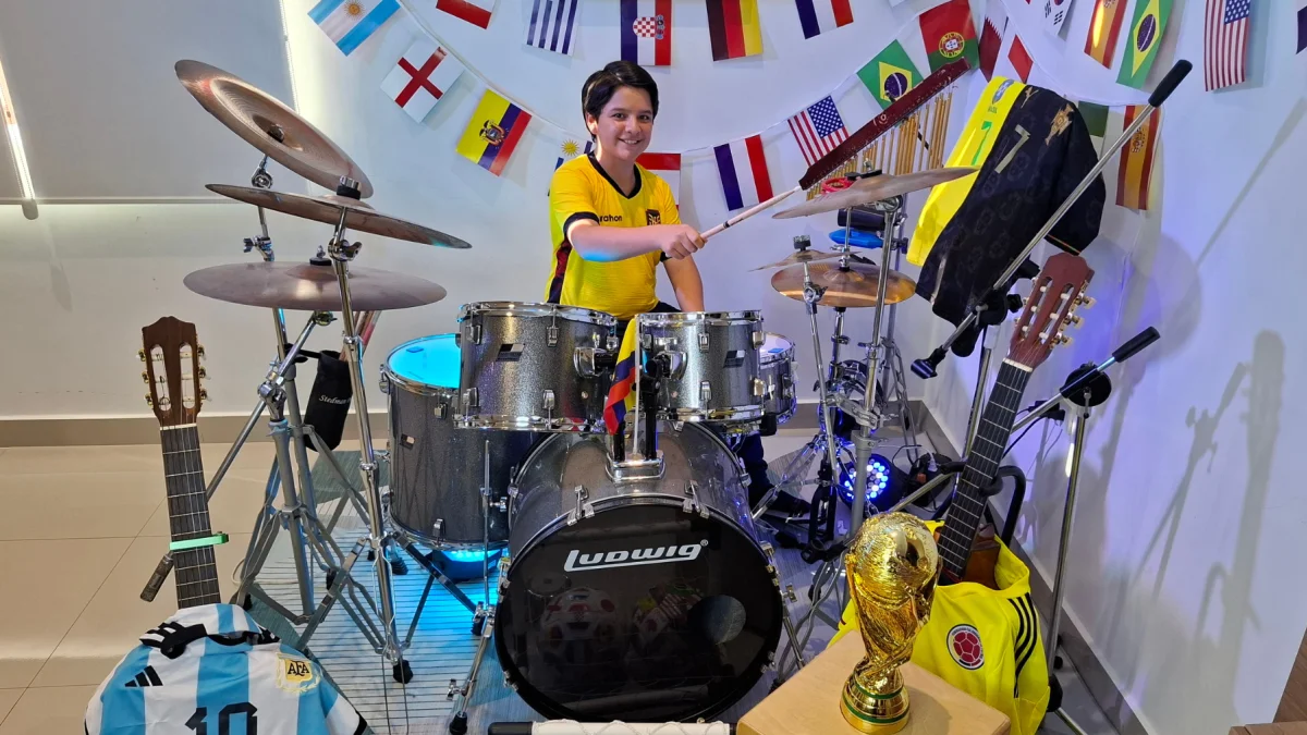 Joven baterista ecuatoriano busca participar en el show de Shakira en la final del Mundial 2026
