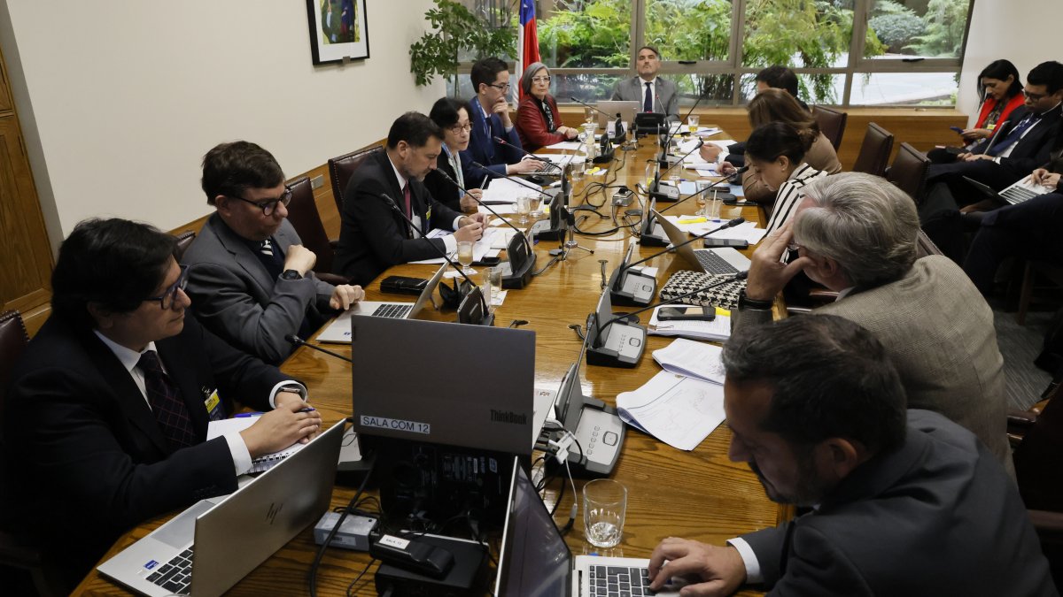 Debate por megareforma en el Senado genera tensiones entre el oficialismo y la oposición