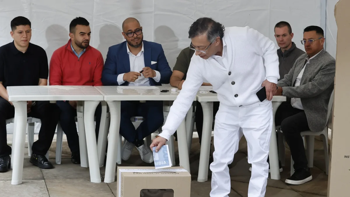 Gustavo Petro cuestiona el preconteo electoral en Colombia y exige escrutinio judicial