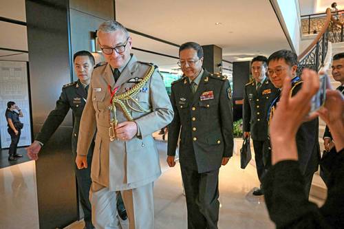 China llama a reforzar la gobernanza global y advierte sobre riesgos nucleares en foro de Singapur