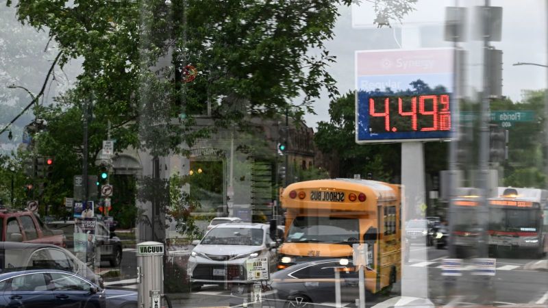 La subida de la energía impulsa la inflación en EE. UU. mientras los hogares reducen sus ahorros para mantener el consumo