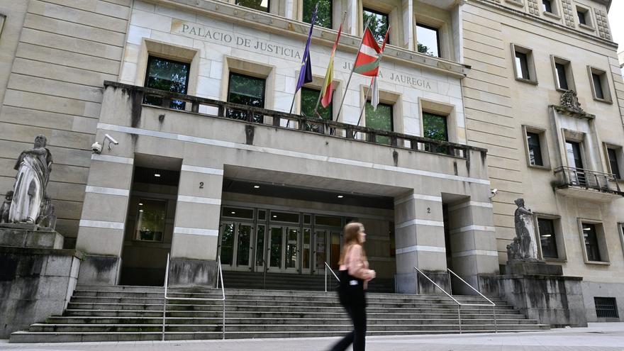 El TSJPV declara nulo el despido de una camarera en Bilbao tras reclamar su nómina por WhatsApp