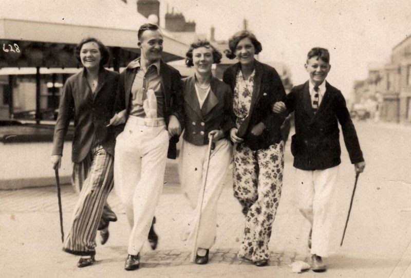 Vintage Photos Showcase the Sophisticated Beachwear Fashion of the 1930s