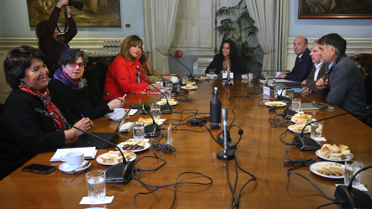 Gobierno y parlamentarios avanzan en mesa de diálogo para ley de reconstrucción con foco en acuerdos tributarios