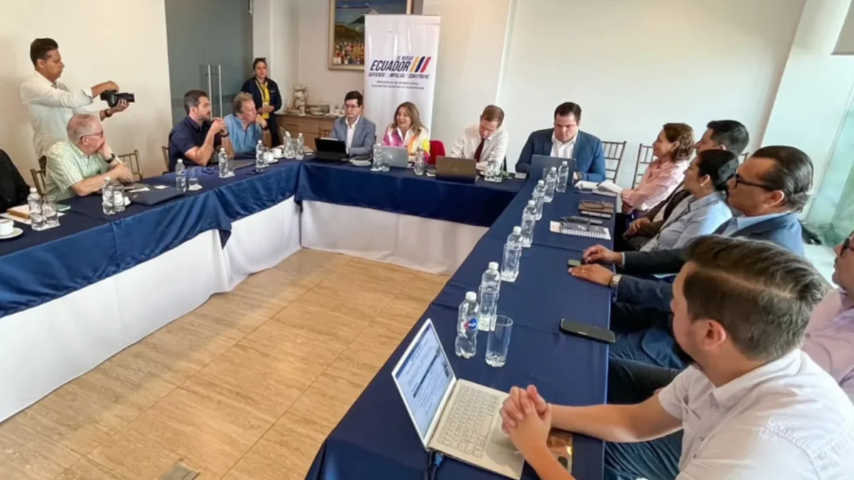 Gobierno ecuatoriano crea mesa de trabajo para fortalecer el sector atunero y su competitividad internacional