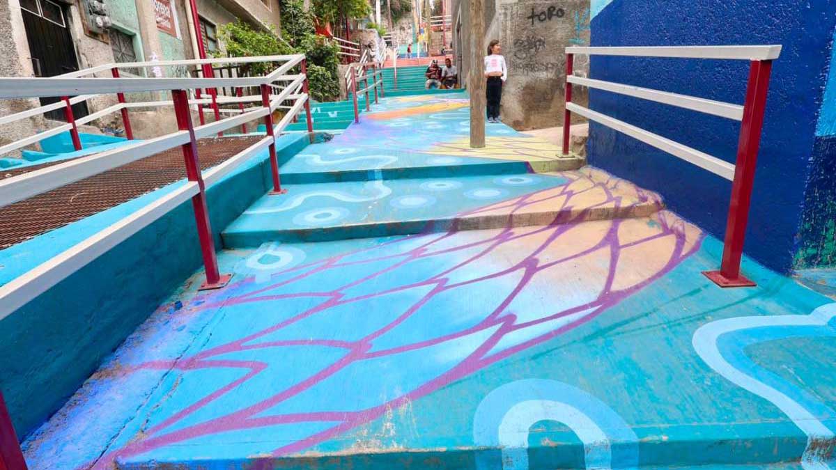 Tlalnepantla Renueva Escalinata y Luminarias en Lomas de San Juan Ixhuatepec