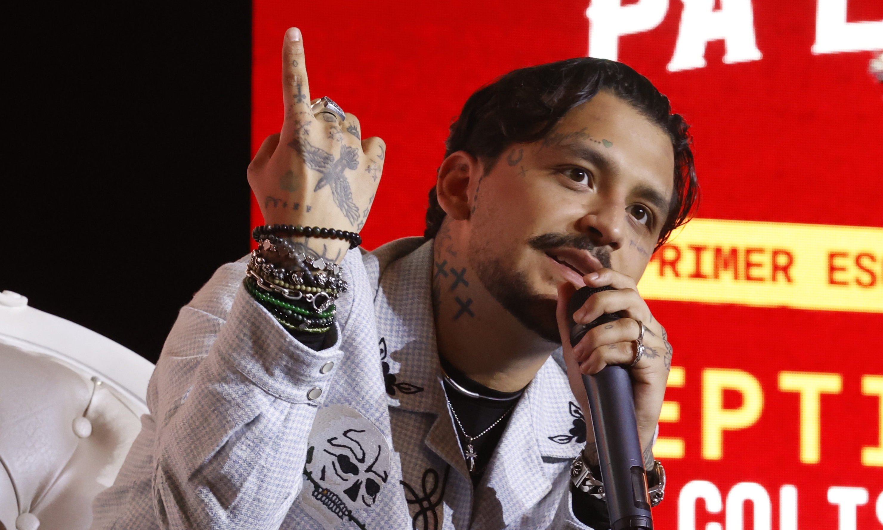 Christian Nodal enfrenta conflicto legal por disputa de derechos de autor con su padre