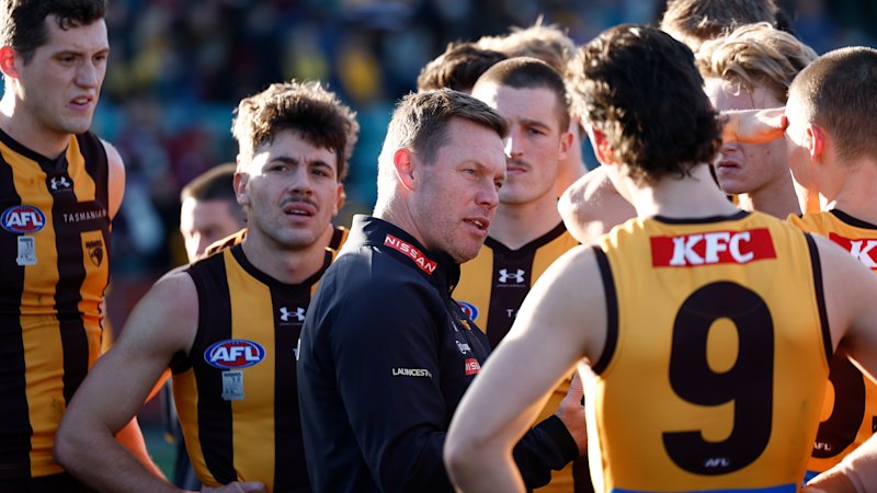 Hawthorn's 12-goal comeback falls short as Melbourne secures victory