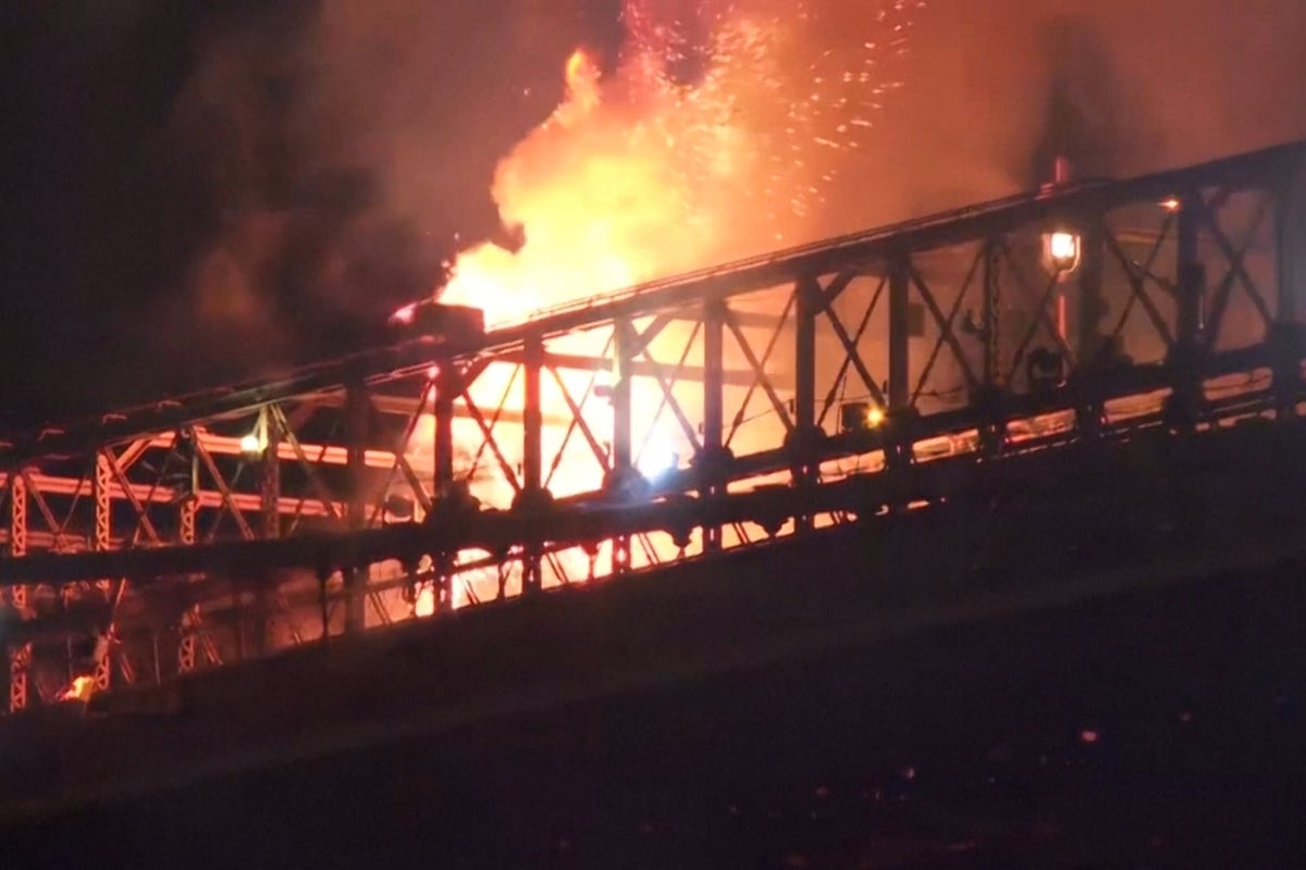 Fire incident on Brooklyn Bridge during fireworks display