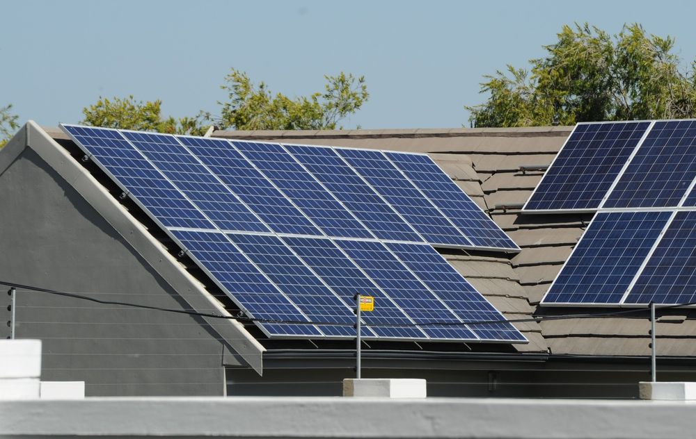 South Africa's Rooftop Solar Capacity Surpasses 8.3 GW Amid Energy Transition