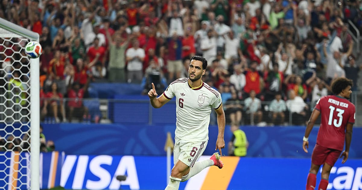 Spain advances to World Cup quarters with last-minute goal against Portugal