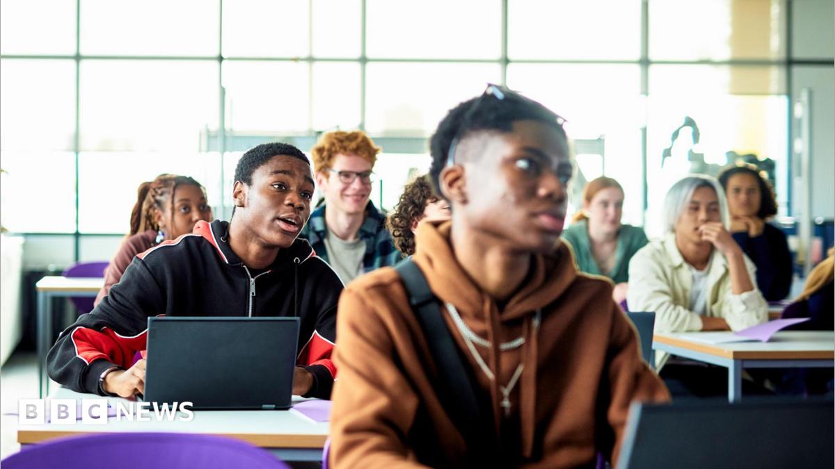 MPs Condemn Misleading Comparisons of Student Loans to Phone Contracts