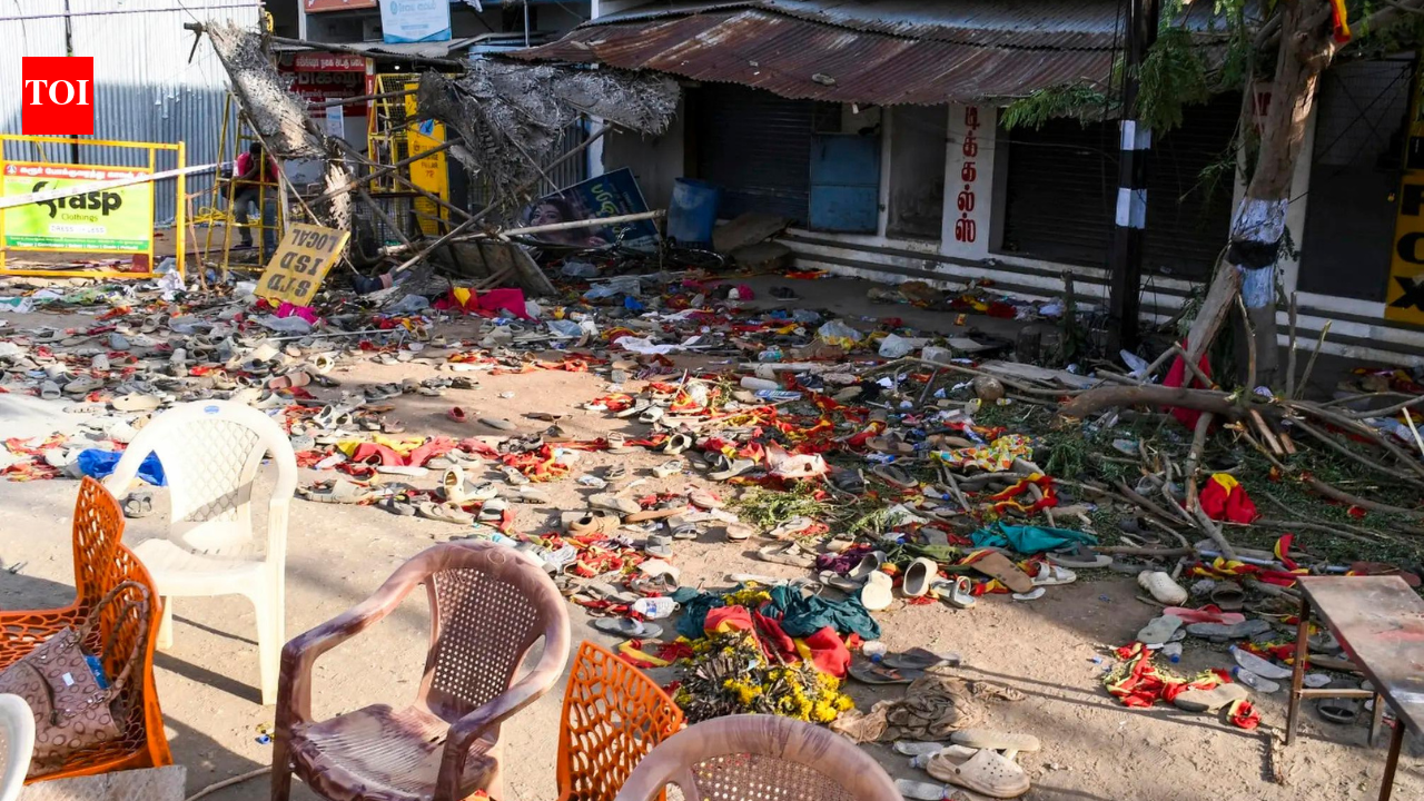 Supreme Court rejects DMK's attempt to restrict CM's comments on Karur stampede case
