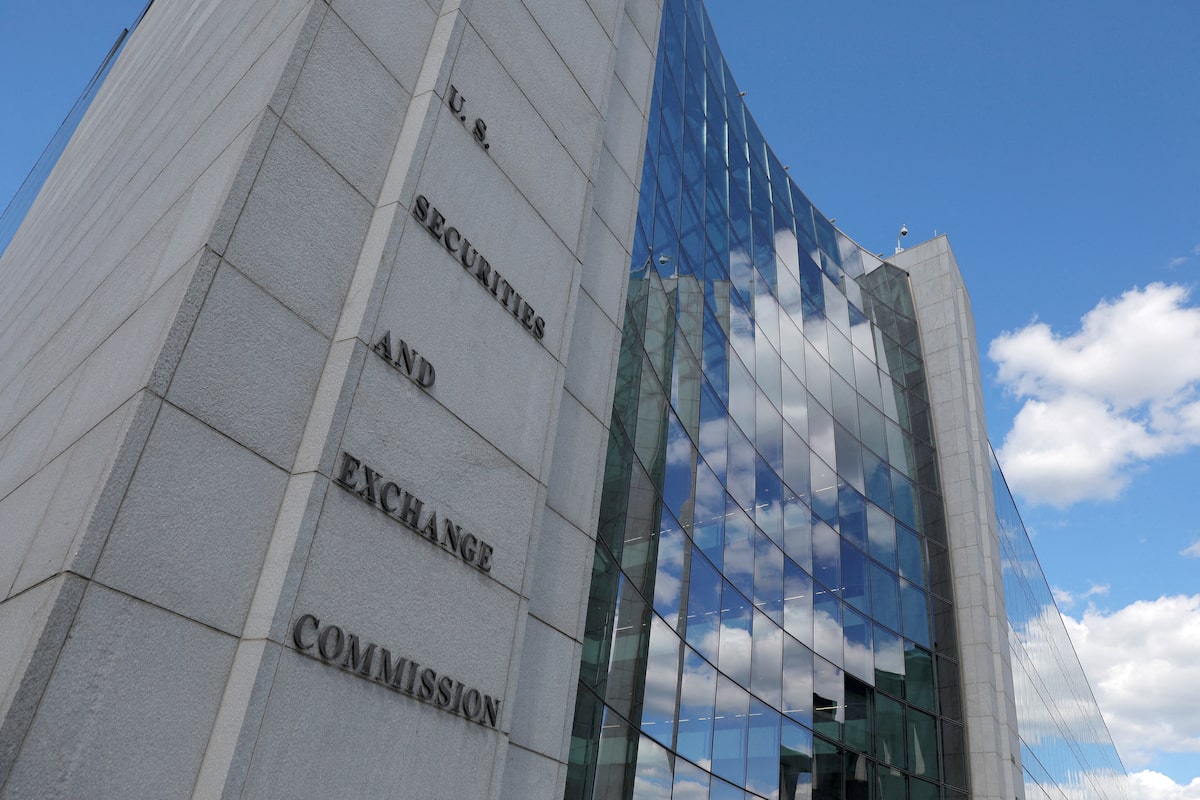 Canada's ETF Industry Faces U.S. Competition with New Share Classes