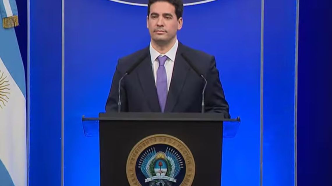 El vocero presidencial Adrián Ravier realizará una conferencia de prensa