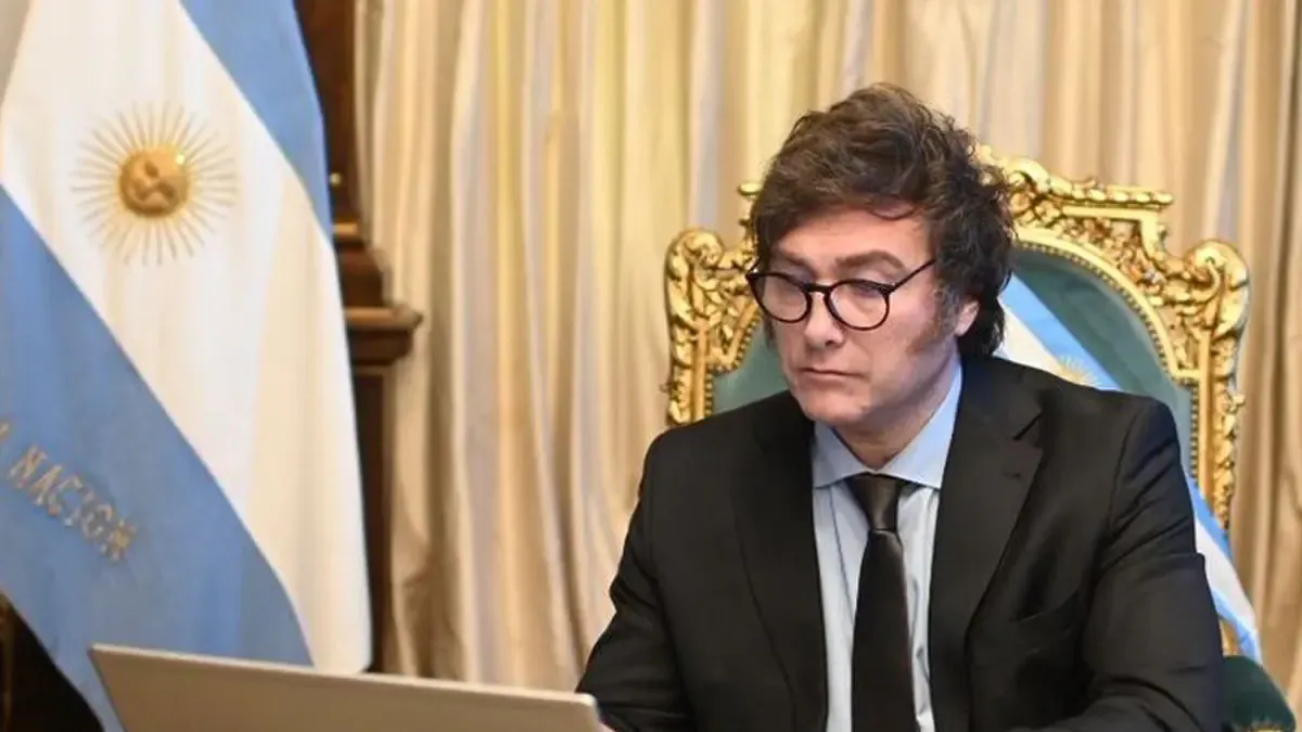 El paper de Milei y Reidel propone un modelo teórico que vincula la desregulación con el crecimiento económico