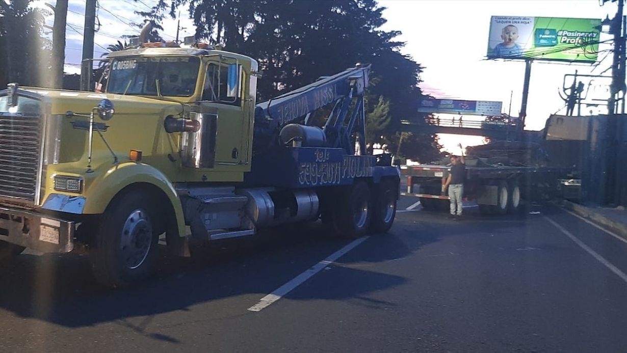 Accidentes en la Calzada Roosevelt afectan tránsito hacia la capital