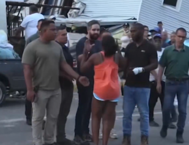 Familiares de víctimas reclamaron a Nicolás Maduro Guerra por los daños y presuntas fallas de construcción tras los terremotos en La Guaira