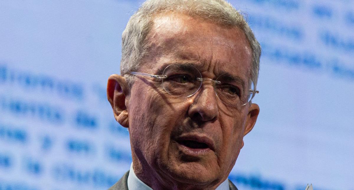 Fiscalía pospone indagatoria contra Uribe por vinculación con paramilitares en Antioquia