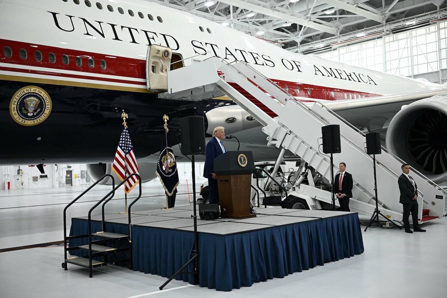 Justice Department Subpoenas NY Times Journalists Over Security Report on Air Force One