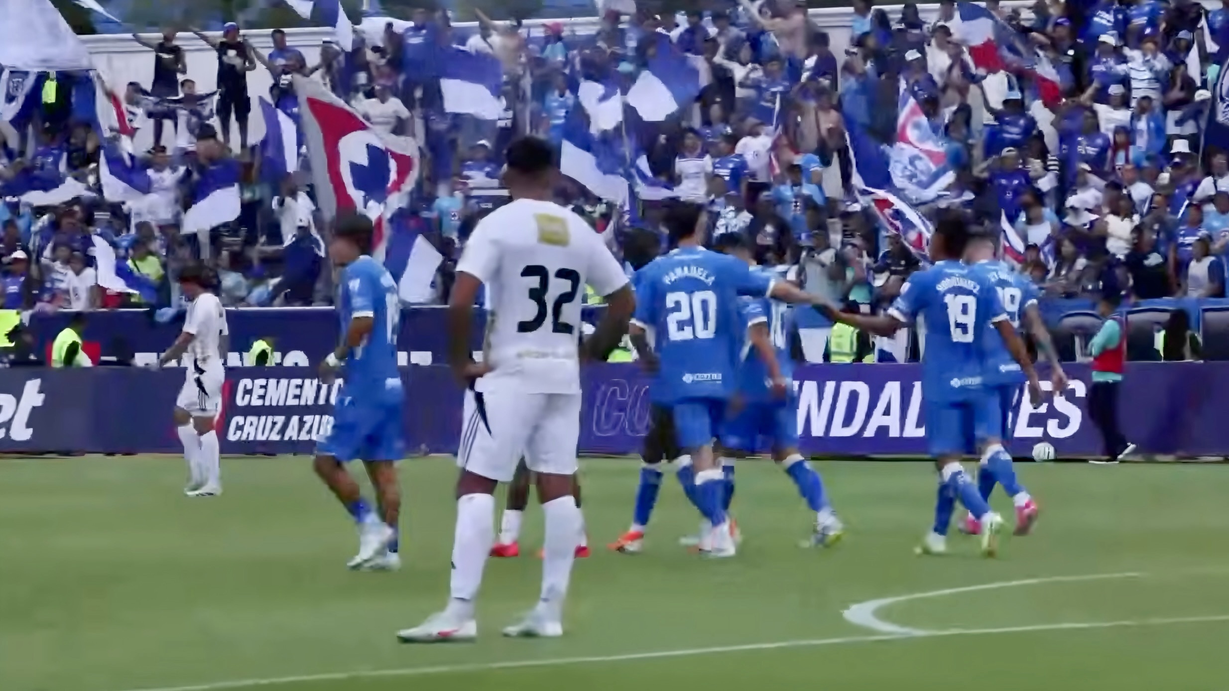Cruz Azul golea 6-0 a Comunicaciones en partido amistoso