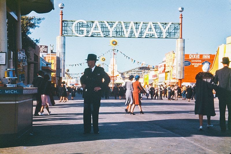 Rare Color Photographs Reveal 1939 Golden Gate International Exposition's Art Deco Splendor