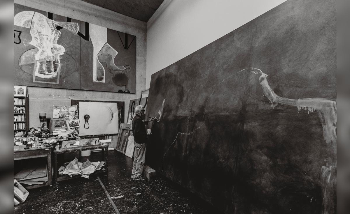 Ramiro Llona reflexiona sobre su trayectoria artística y la importancia del arte contemporáneo en Perú