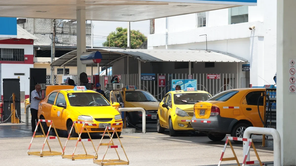 Ecuador modifica cálculo de compensación para transportistas basado en precios de combustibles