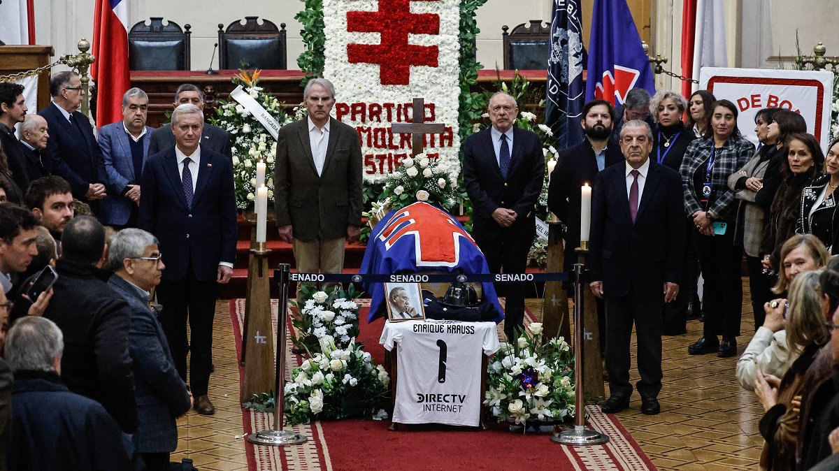 Enrique Krauss: Tributo a su legado institucional y participación en la transición democrática