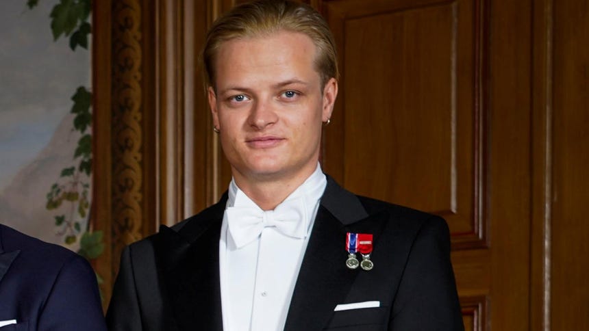Noruega dicta prisión domiciliaria con tobillera electrónica para hijo de la princesa Mette-Marit tras condena por violación