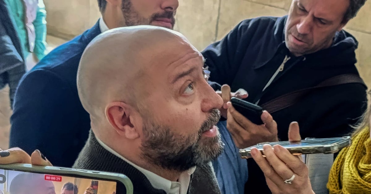 El juez rechazó la excusa de Spagnuolo y ordenó pericia vocal en caso de coimas