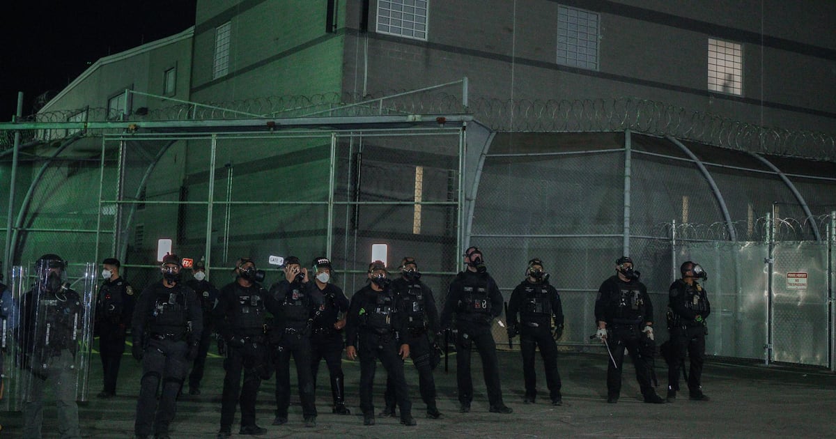 ICE arresta a 238 migrantes en la frontera en un día récord