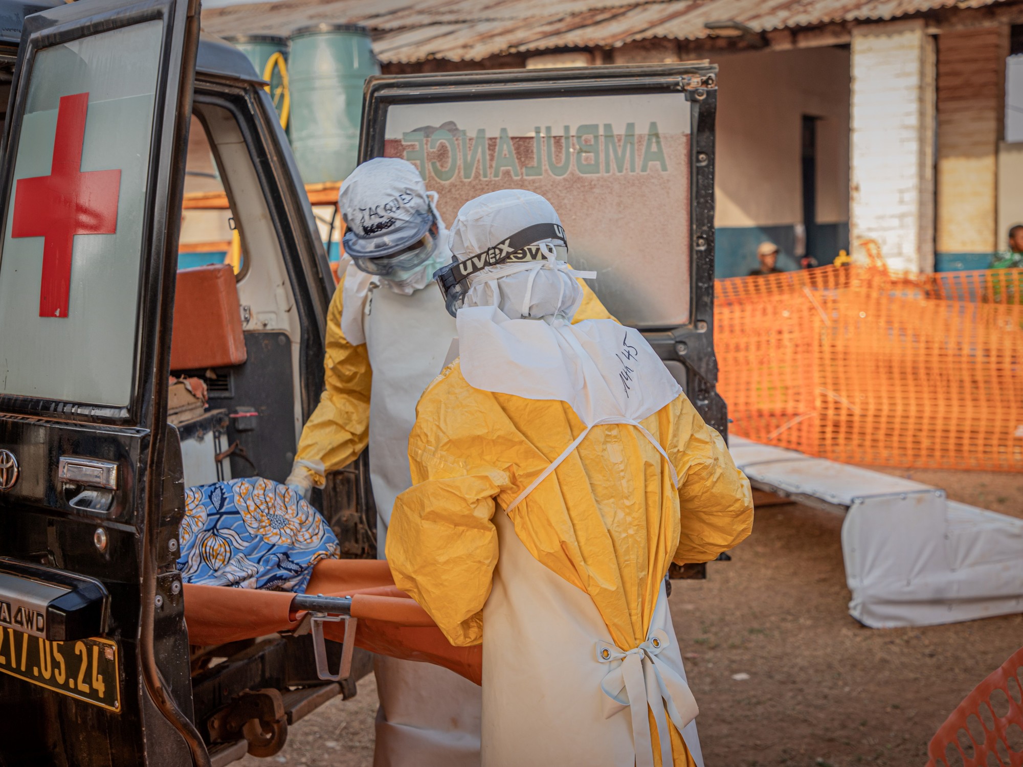 Ebola en Congo: más de 700 fallecidos y alerta de la OMS sobre transmisión desconocida