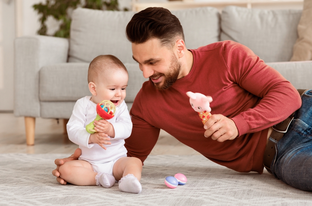 Un estudio revela que el olor del padre favorece la sincronía cerebral y el desarrollo social del bebé