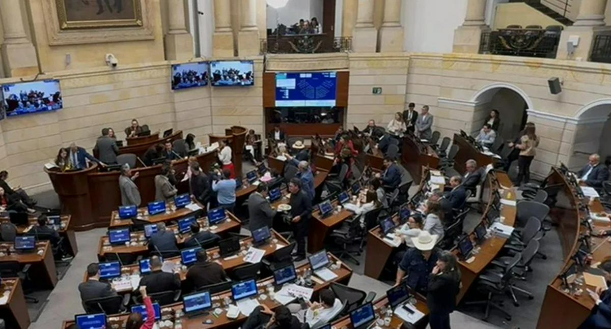 Congreso reanuda prima de $18 millones tras suspensión del decreto gubernamental