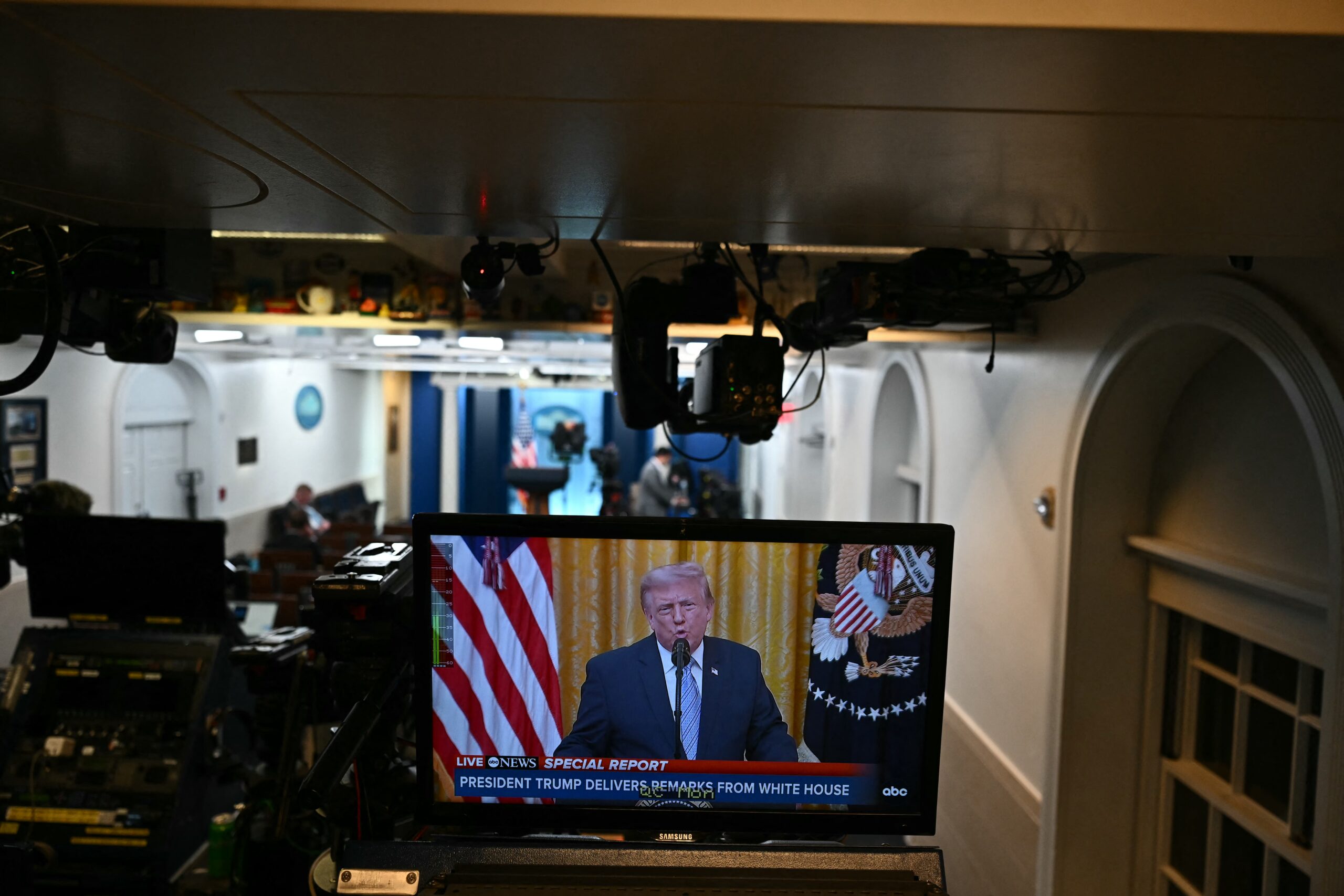 Trump Accusa a China de Interferencia en Elecciones y Vulnerabilidades de Seguridad