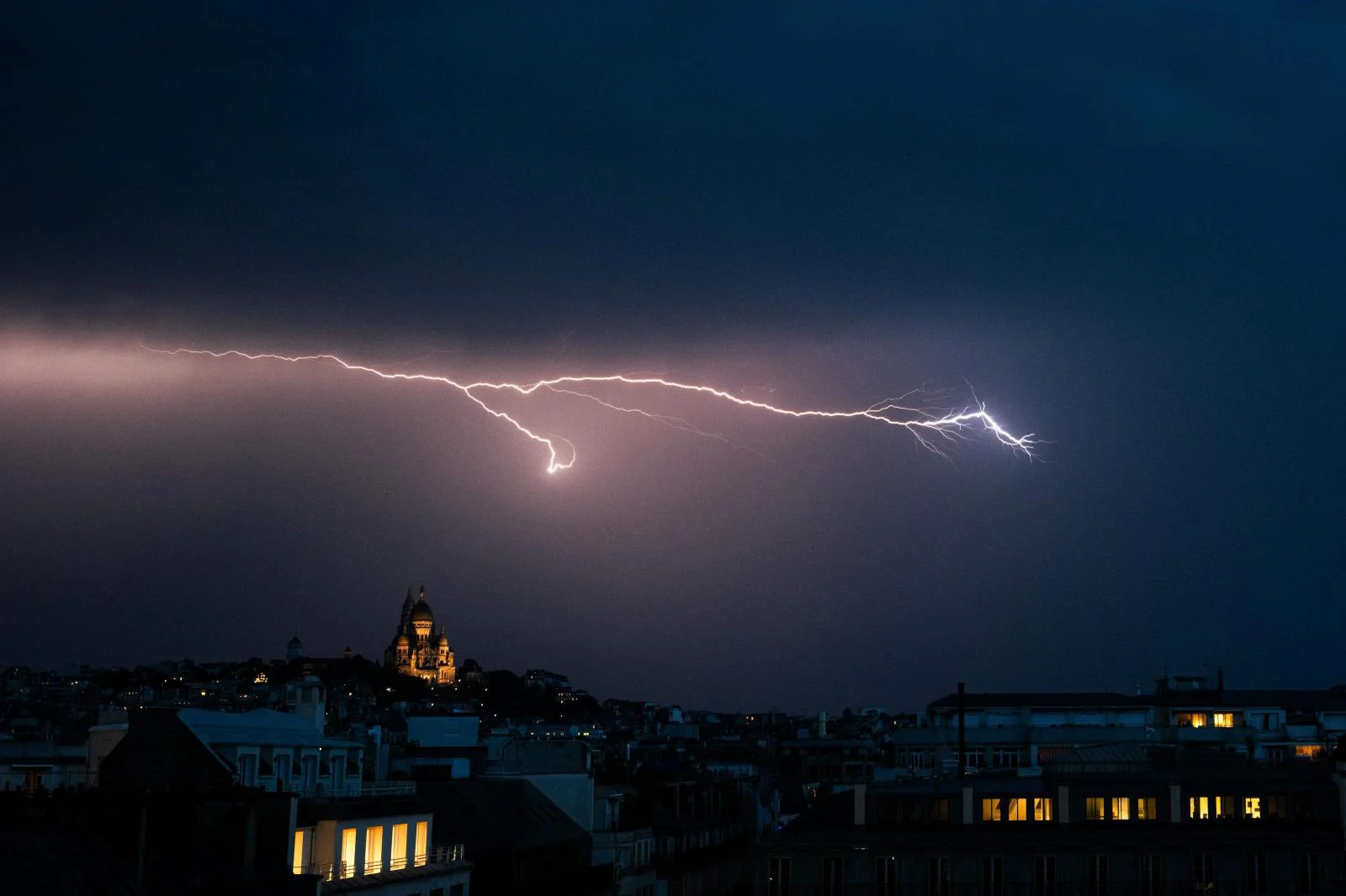 Tormentas severas en Francia causan dos muertes y afectan a 53 mil hogares