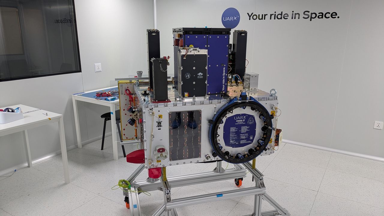 Uarx Space lanza su plataforma Ossie para mover satélites al espacio