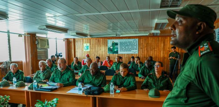 Líderes discuten fortalecimiento de la defensa en la región de Güinera