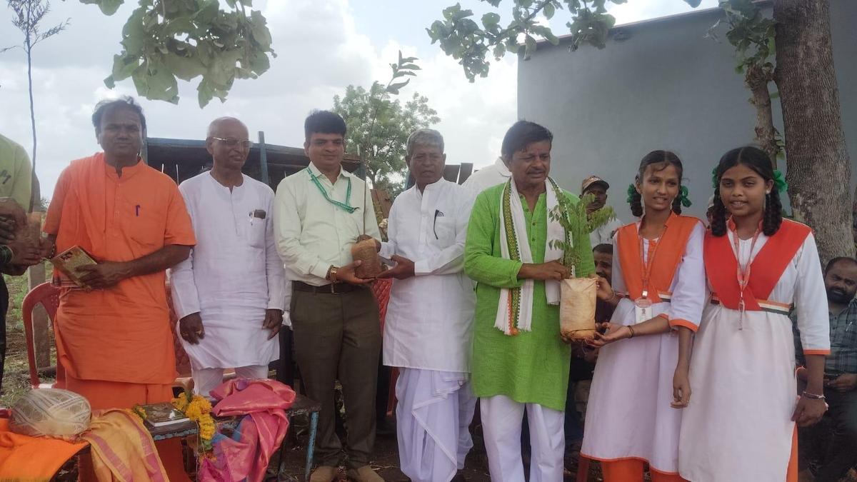 Students and Bidar Parisara Vahini Launch School Environmental Campaign