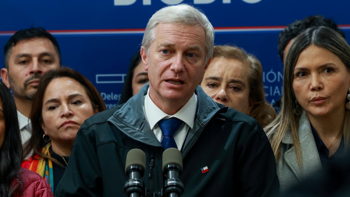 Presidente Kast evalúa situación crítica por sistema frontal en Chile