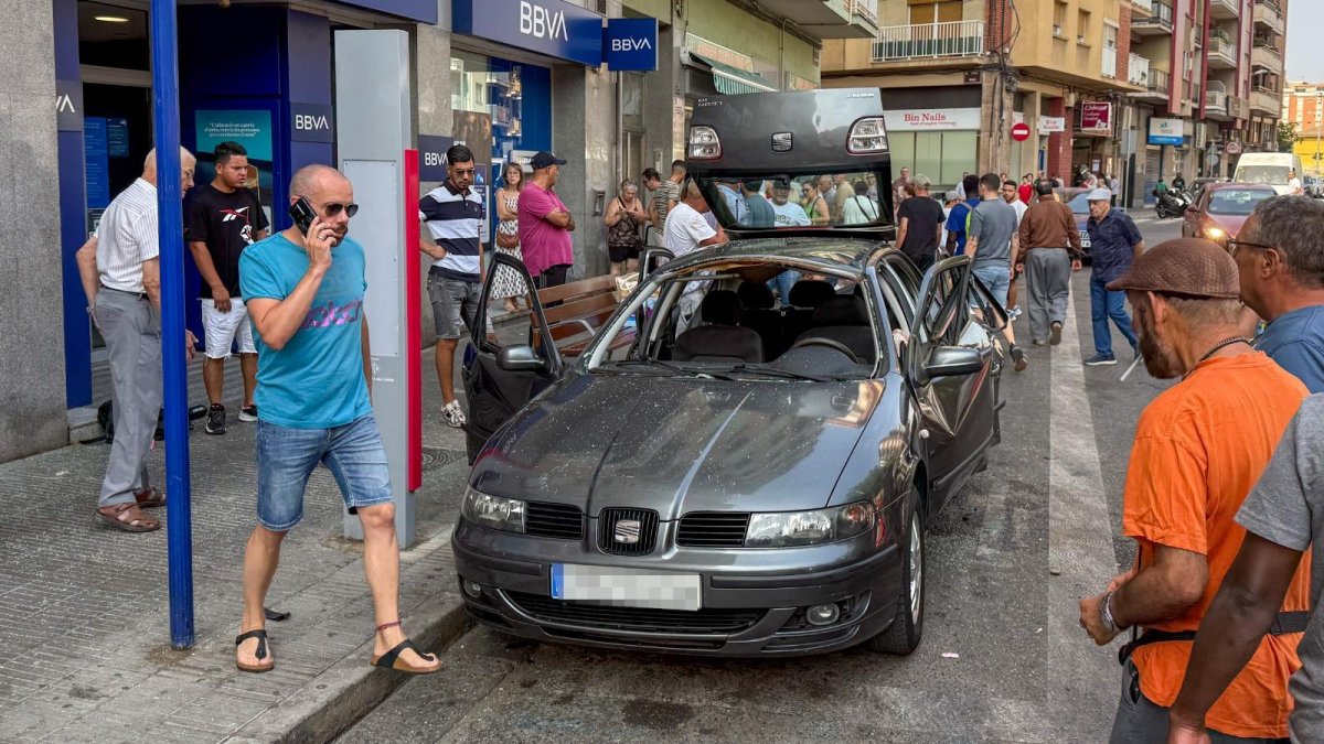 Explosión de coche en Lleida deja heridos
