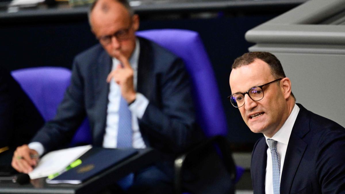 Jens Spahn renuncia como líder del grupo conservador tras usar gestación subrogada