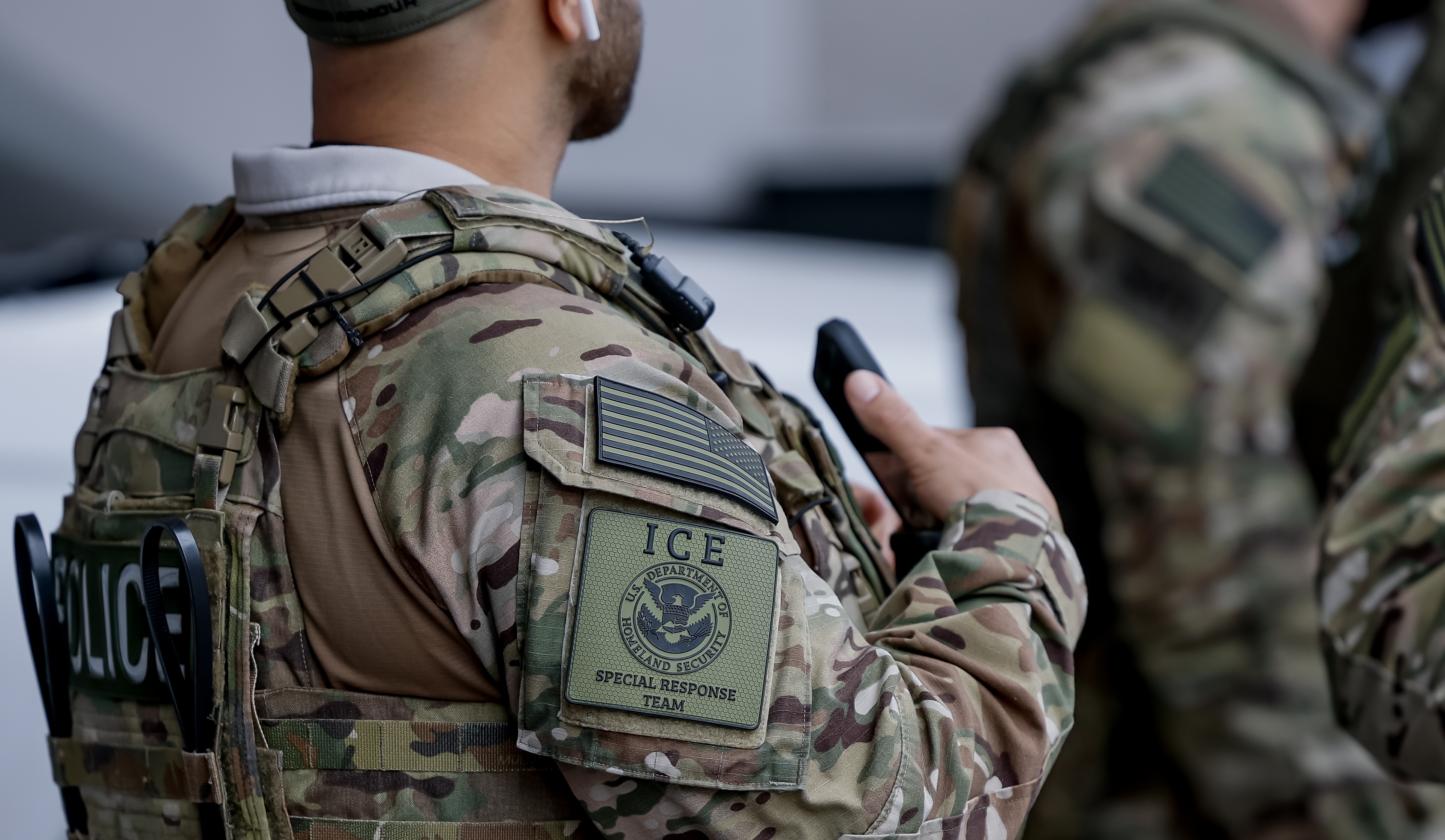 Agente de ICE dispara a vehículo fugitivo durante control policial en Pensilvania