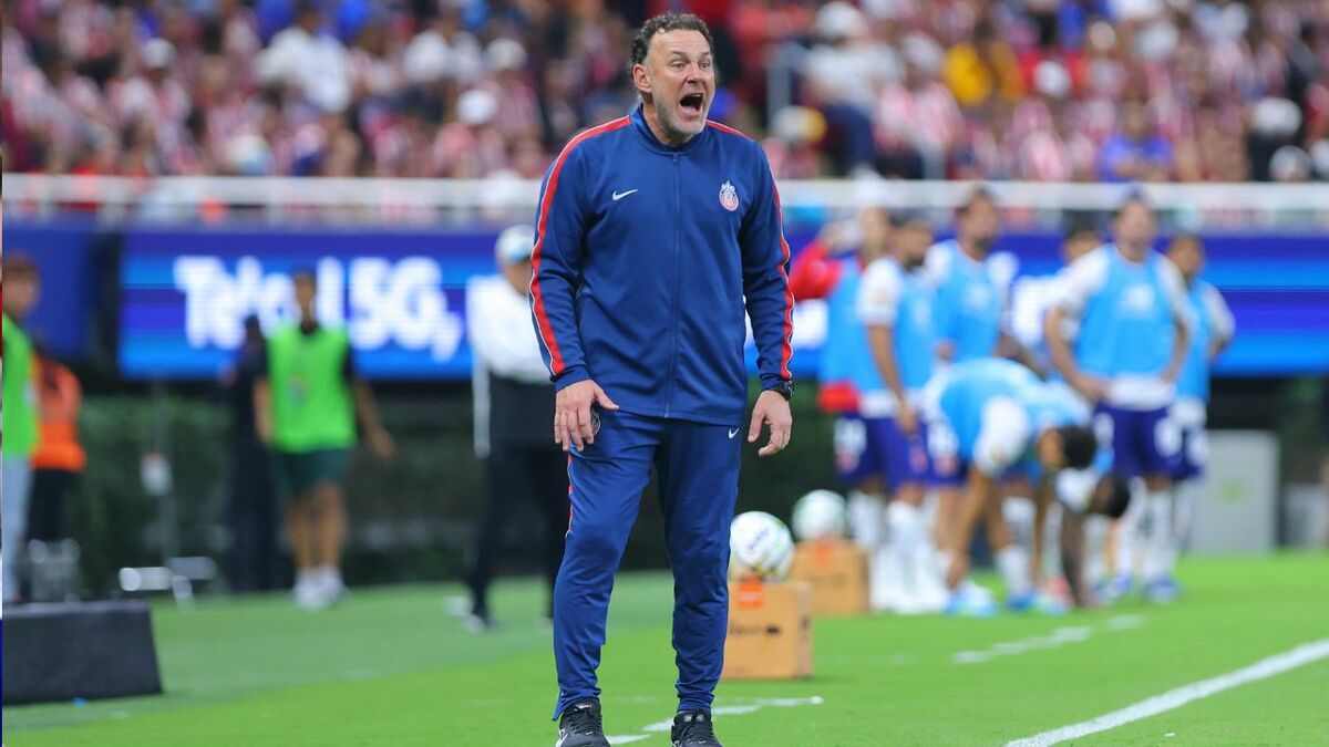Chivas y Milito analizan su rumbo tras derrota inicial en Liga MX